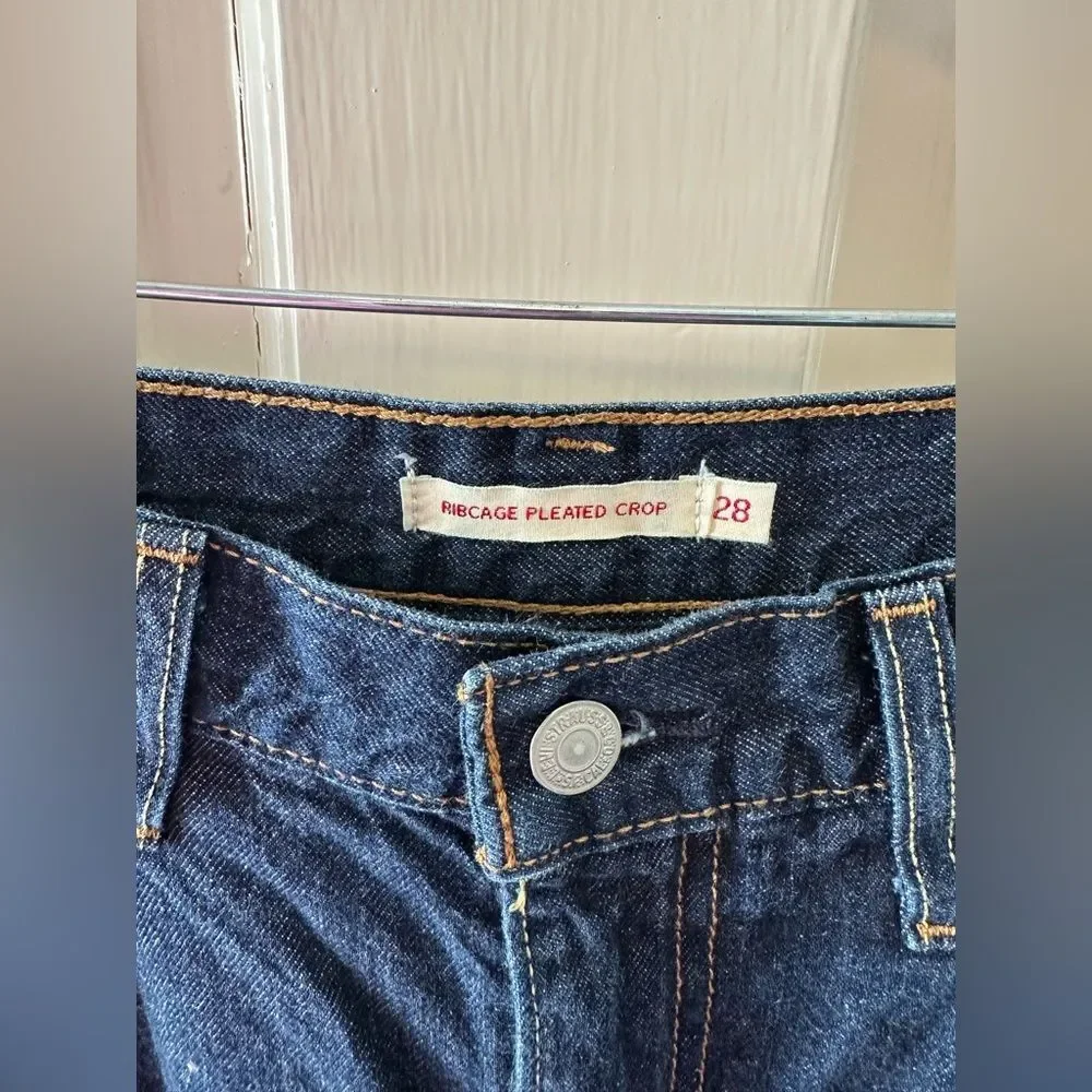 Levi's Premium Ribcage Pleated Cropped Raw Hem Jeans 28 - Picture 4 of 7